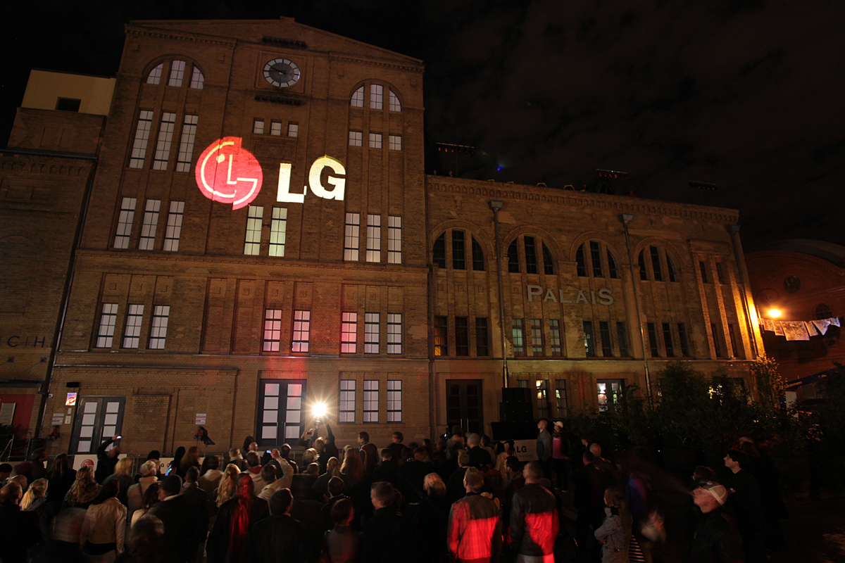 LG DAZZLES BERLIN WITH 3D