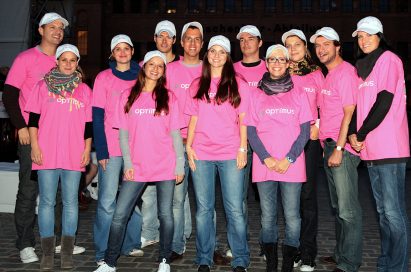 A group photo of men and women wearing LG Optimus T-shirts at the LG Optimus One event in Kulturbrauerei, Berlin.