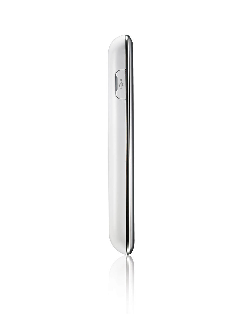 Side view of the LG Optimus Chic’s left side, displaying its USB jack