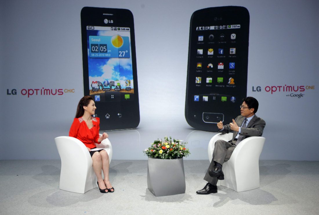 Dr. Skott Ahn answers questions on the LG Optimus Chic and One models from the event’s host at the LG Optimus event.