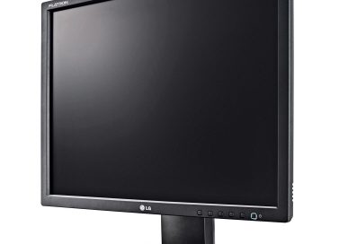The LG E10 LED Monitor facing 30-degrees to the left