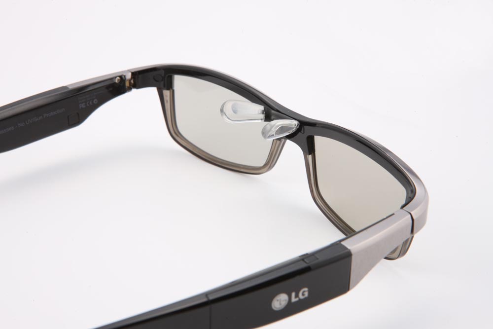 Behind shot of the LG 3D Glasses facing 30-degrees to the right, with the nose pads extended outwards