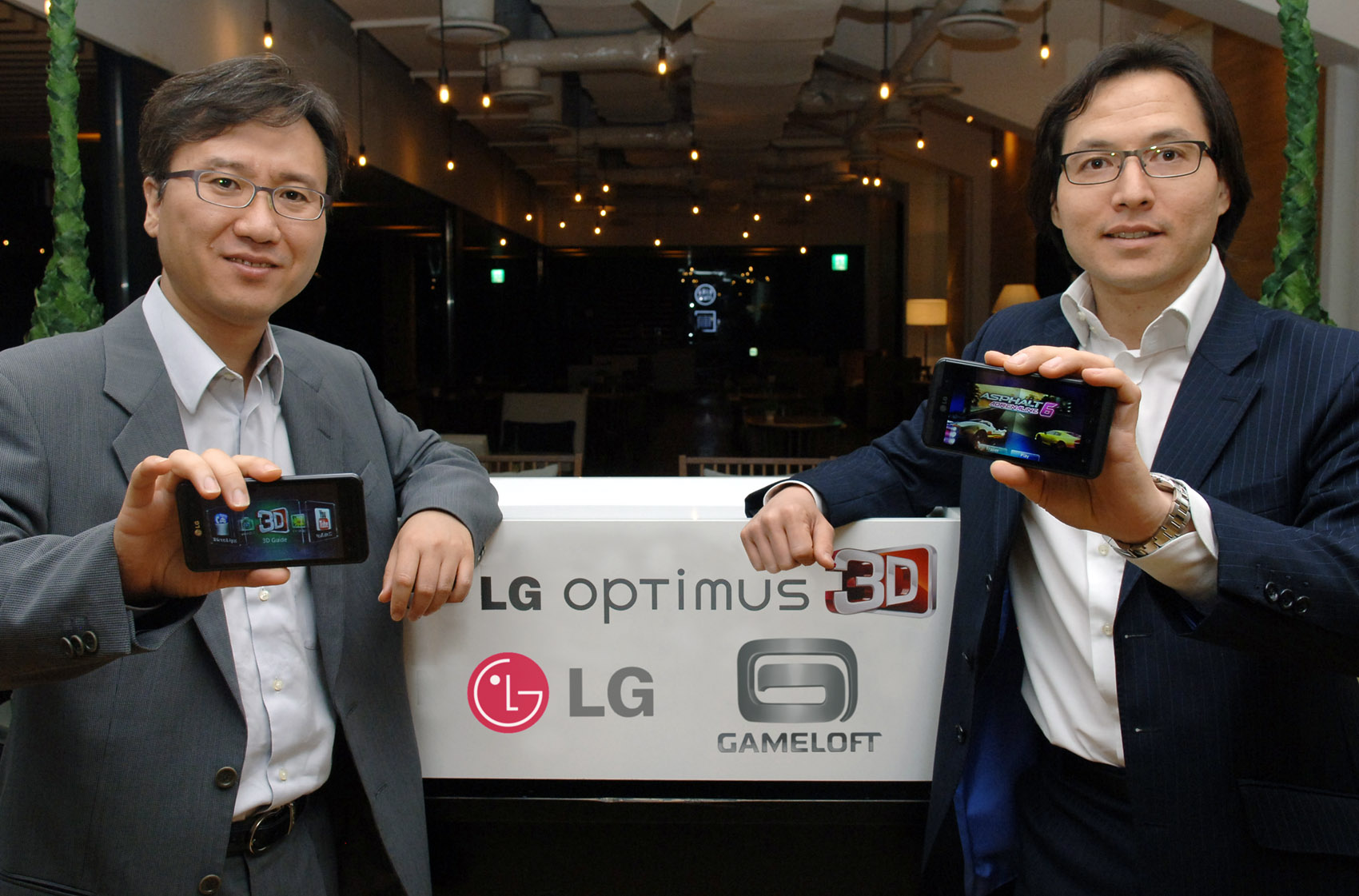 LG JOINS EXPANDING PORTABLE GAMING MARKET WITH OPTIMUS 3D AND HIGH QU