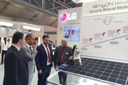 People surround and discuss the LG NeON™ 2 BiFacial solar module at LG’s Intersolar Europe booth.