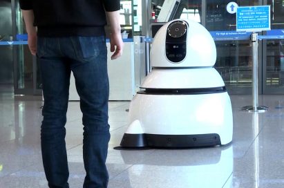 A front view of one of LG’s Airport Cleaning Robots in action at the airport.