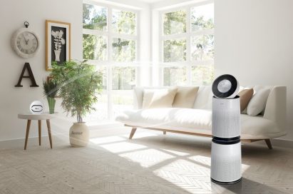 The LG PuriCare air purifier and its fine dust sensor placed at both ends of a living room