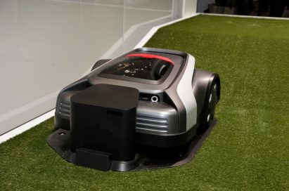 LG’s CLOi LawnBot is placed on the artificial turf at LG’s booth in order to show the way it works to meet American’s domestic needs for lawn mower robots