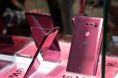Several LG Raspberry Rose V30 smartphones showcased inside a glass display at LG’s CES 2018 booth.