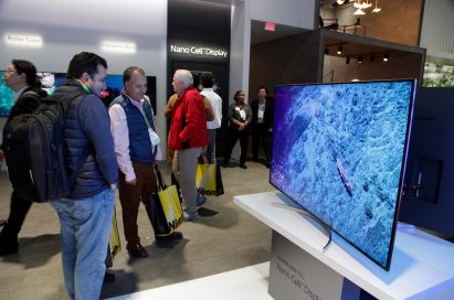 Two CES attendees admire a crystal-clear image of the ocean on an LG SUPER UHD TV with Nano Cell Display technology