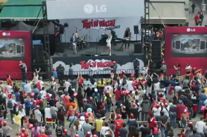 A big crowd dance to the upbeat TWINWash song in front of stage at LG’s TWINWash Song & Dance campaign