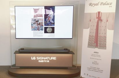 [BEYOND NEWS] LG OLED TV HIGHLIGHTS FINE DETAILS OF KOREAN EMBROIDERY AT UNESCO EXHIBITION