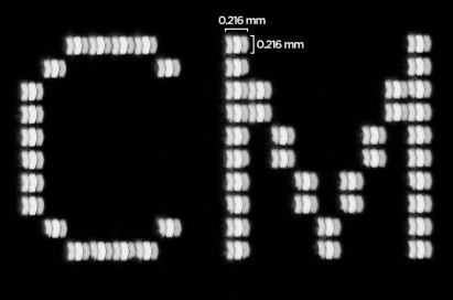 The letters C and M displayed on the screen with dots the size of 0.216 x 0.216 millimeter to measure the resolution according to the Contrast Modulation method